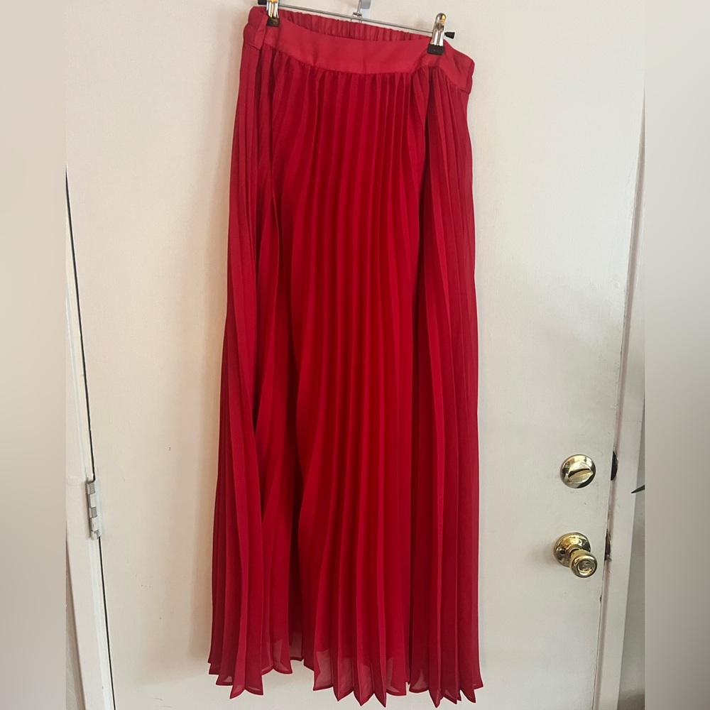 Chic Red Maxi Pleated Skirt